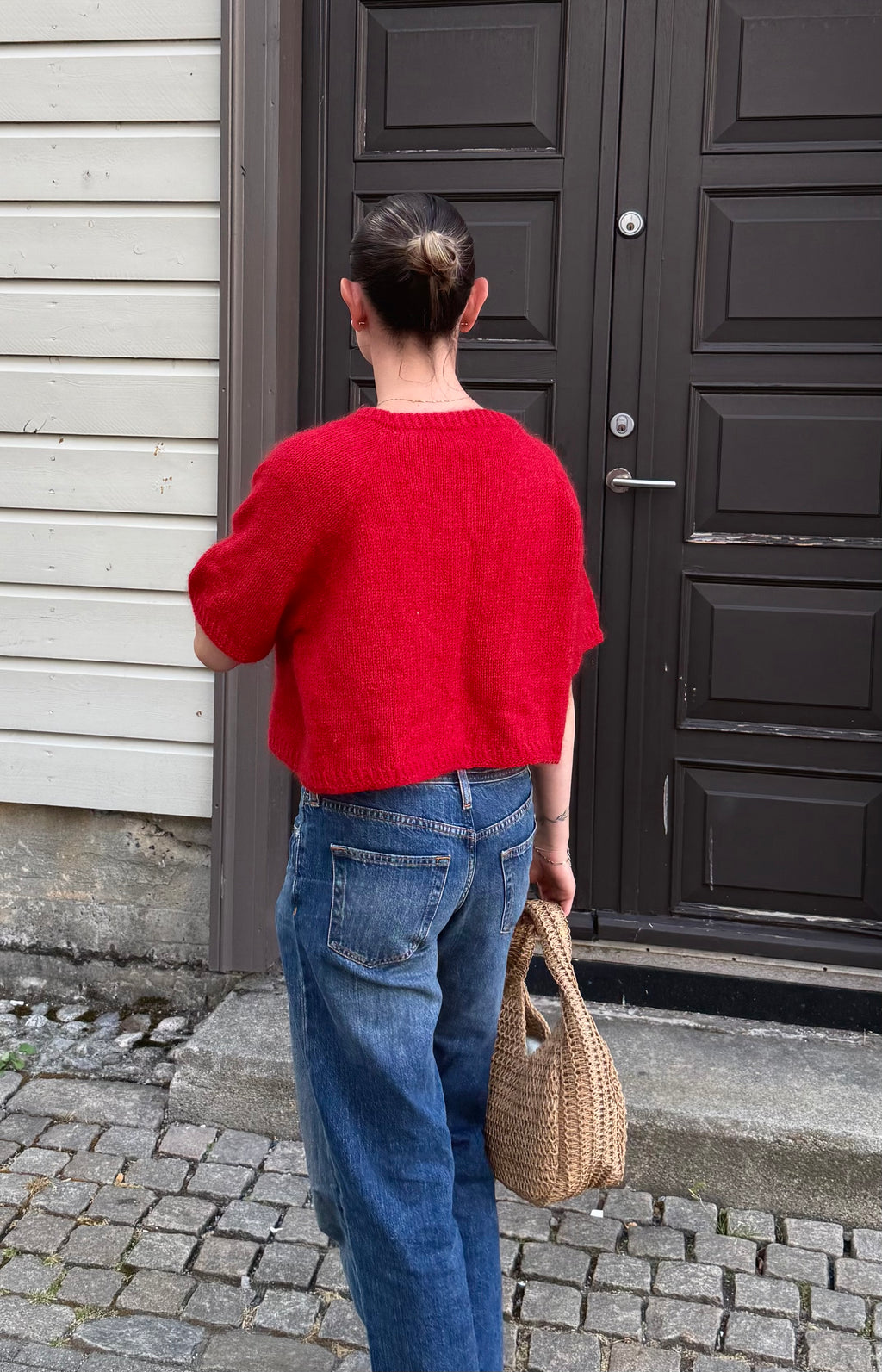 Boxy Shortsleeve i rødt, sett bakfra