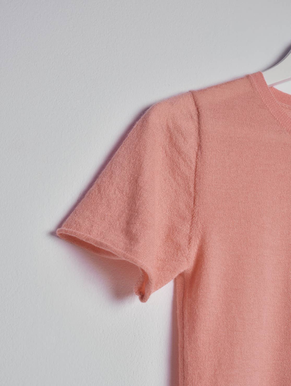 Belinda Strikket T-Shirt i Kasjmir fra Leap Concept