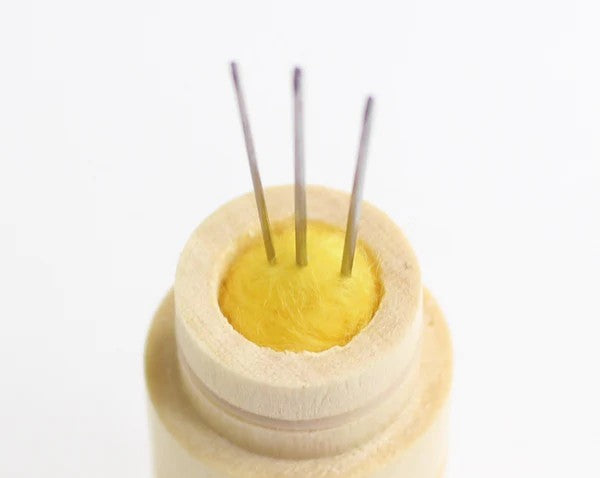 Cohana Kokeshi nålepute – detaljbilde