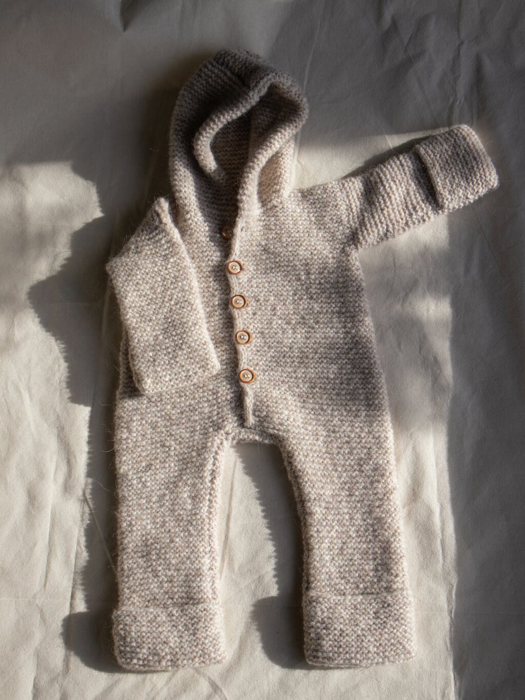 Snuggle dress – strikkeoppskrift fra Nysta