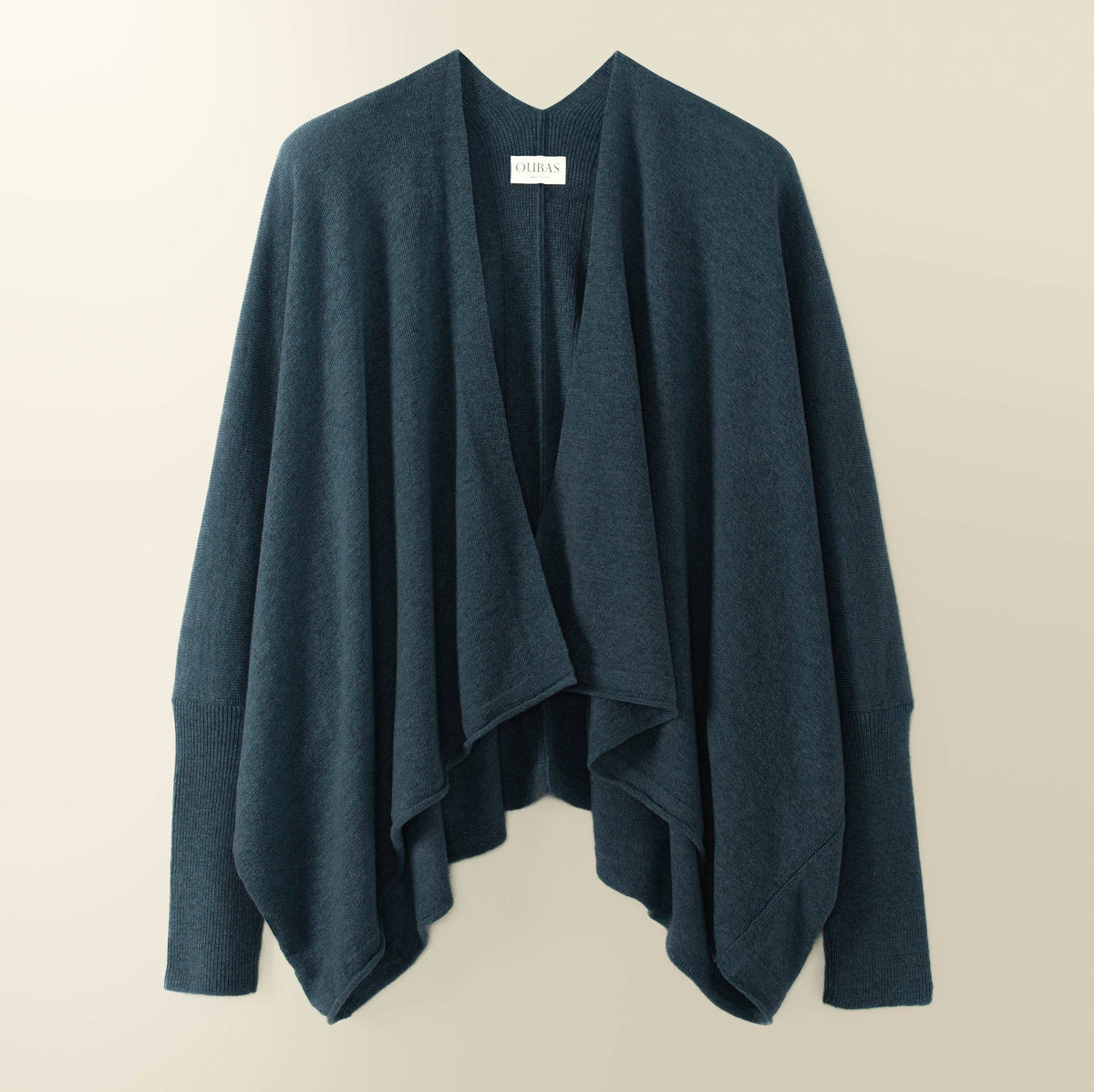 Eden Omslagscardigan i Fin Merinoull fra OUBAS – farge Indigo