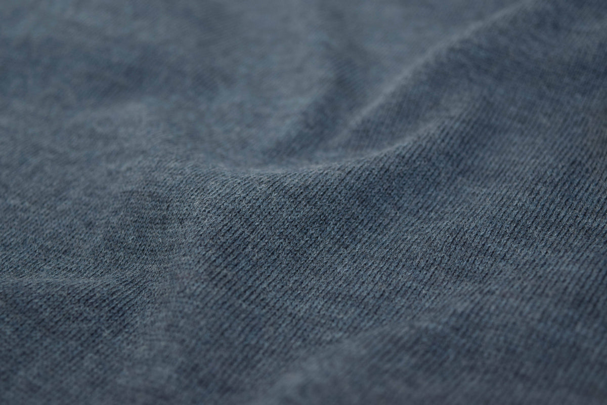 Eden Omslagscardigan i Fin Merinoull fra OUBAS – farge Indigo