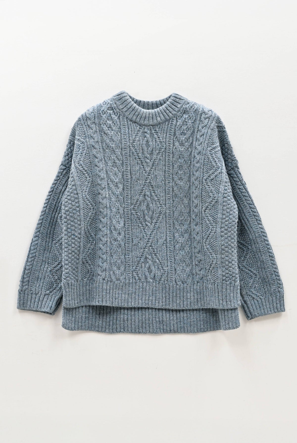 Freyja Kabelgenser i Britisk Ull fra OUBAS – farge Slate Blue