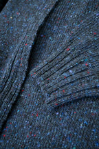 Kent Kort Cardigan i Donegal Merinoull fra OUBAS – farge Ink