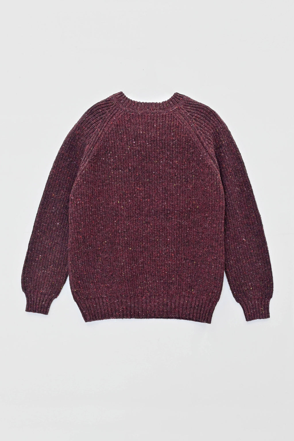 Olann Rundhalset Herregenser i Donegal Merinoull fra OUBAS – farge Mulberry