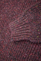 Olann Rundhalset Herregenser i Donegal Merinoull fra OUBAS – farge Mulberry