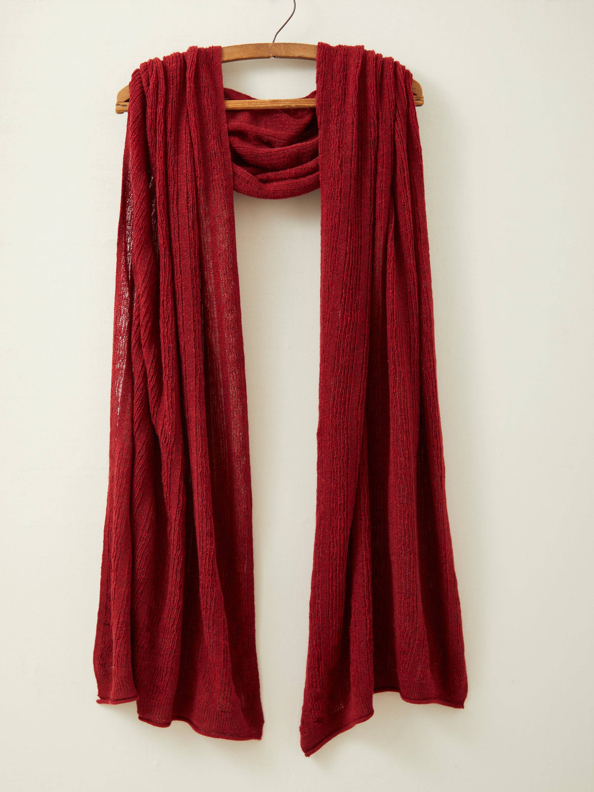 Brant Sjal i Lammeull fra OUBAS – farge Russet Red