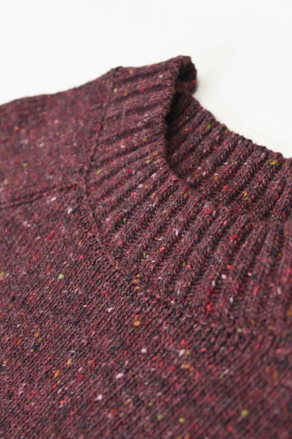 Donegal Herregenser i Merinoull fra OUBAS – farge Mulberry