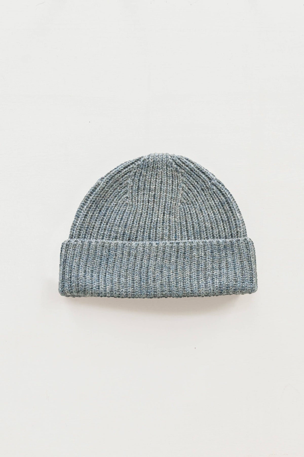 Lue i Britisk Ull fra OUBAS – farge Slate Blue