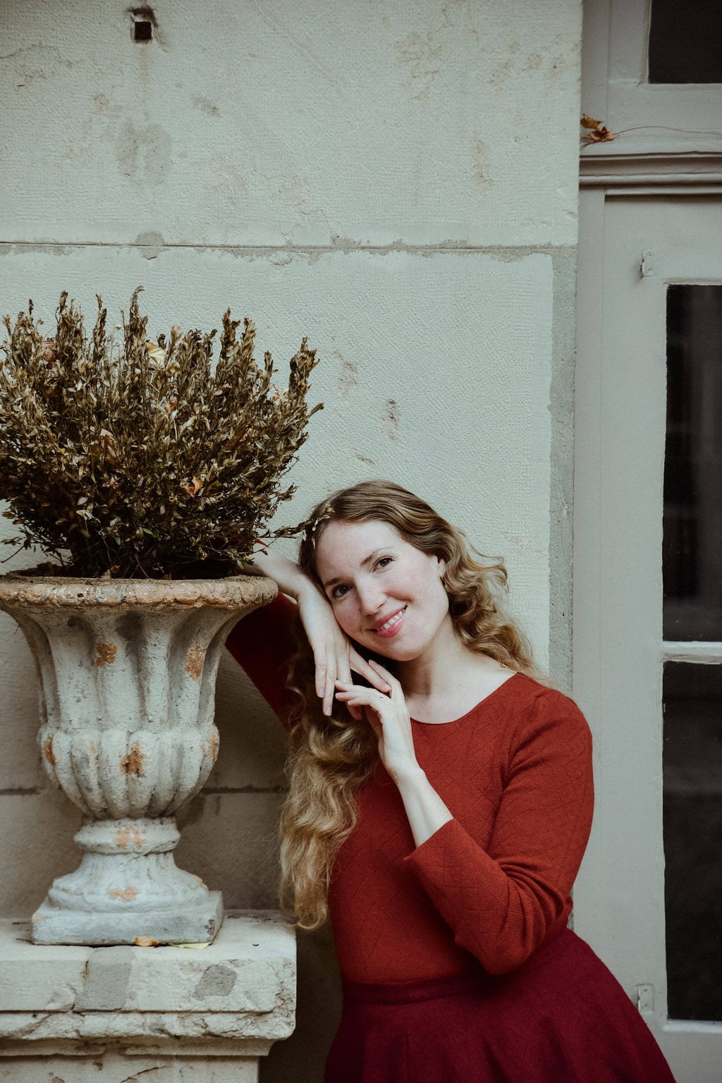 tricot De Peau Topp i Fin Merinoull fra OUBAS – farge Henna
