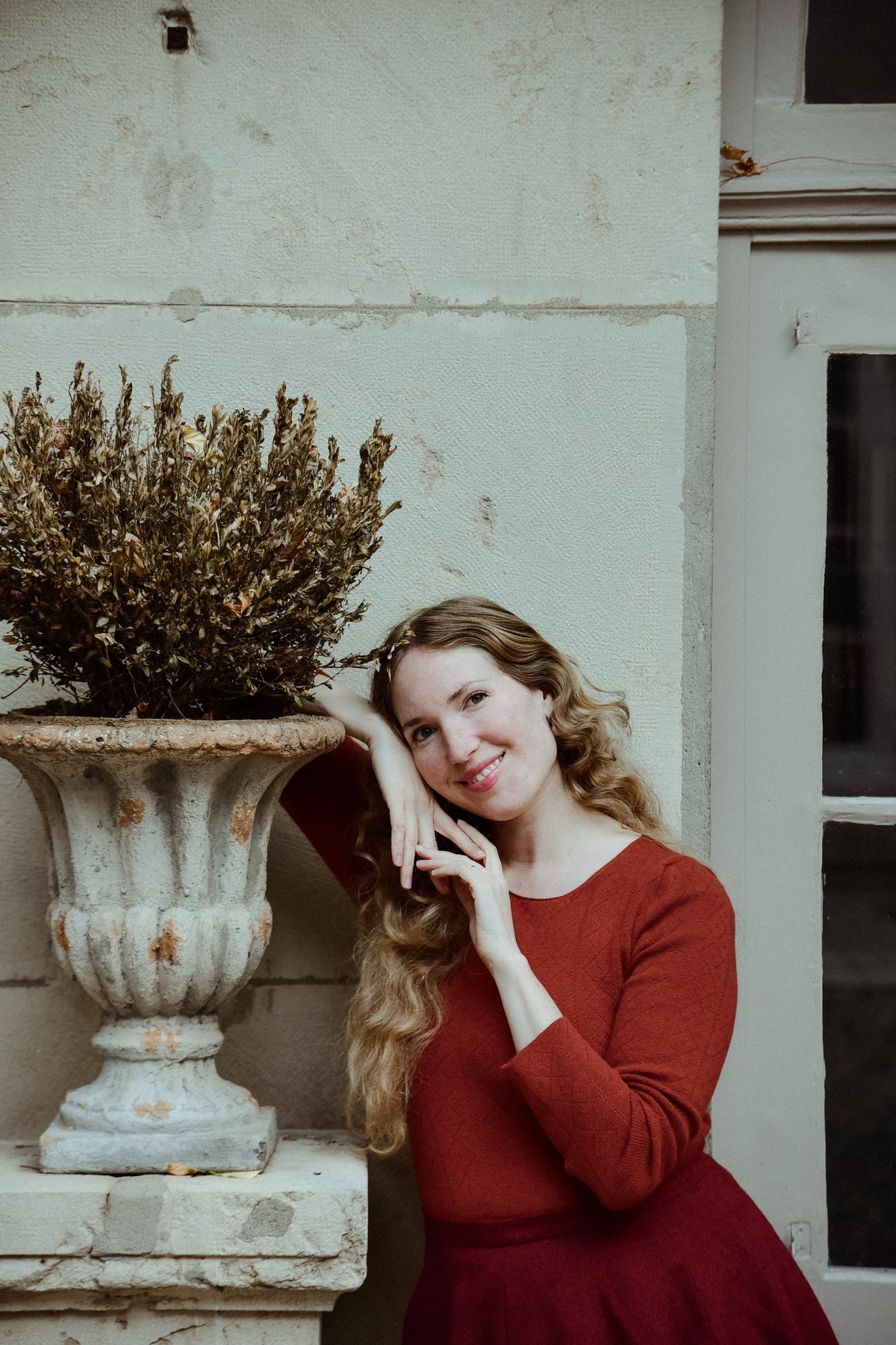 tricot De Peau Topp i Fin Merinoull fra OUBAS – farge Henna