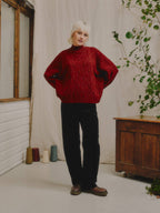 Ings Donegal Kabelgenser i Merinoull fra OUBAS – farge Brick Red