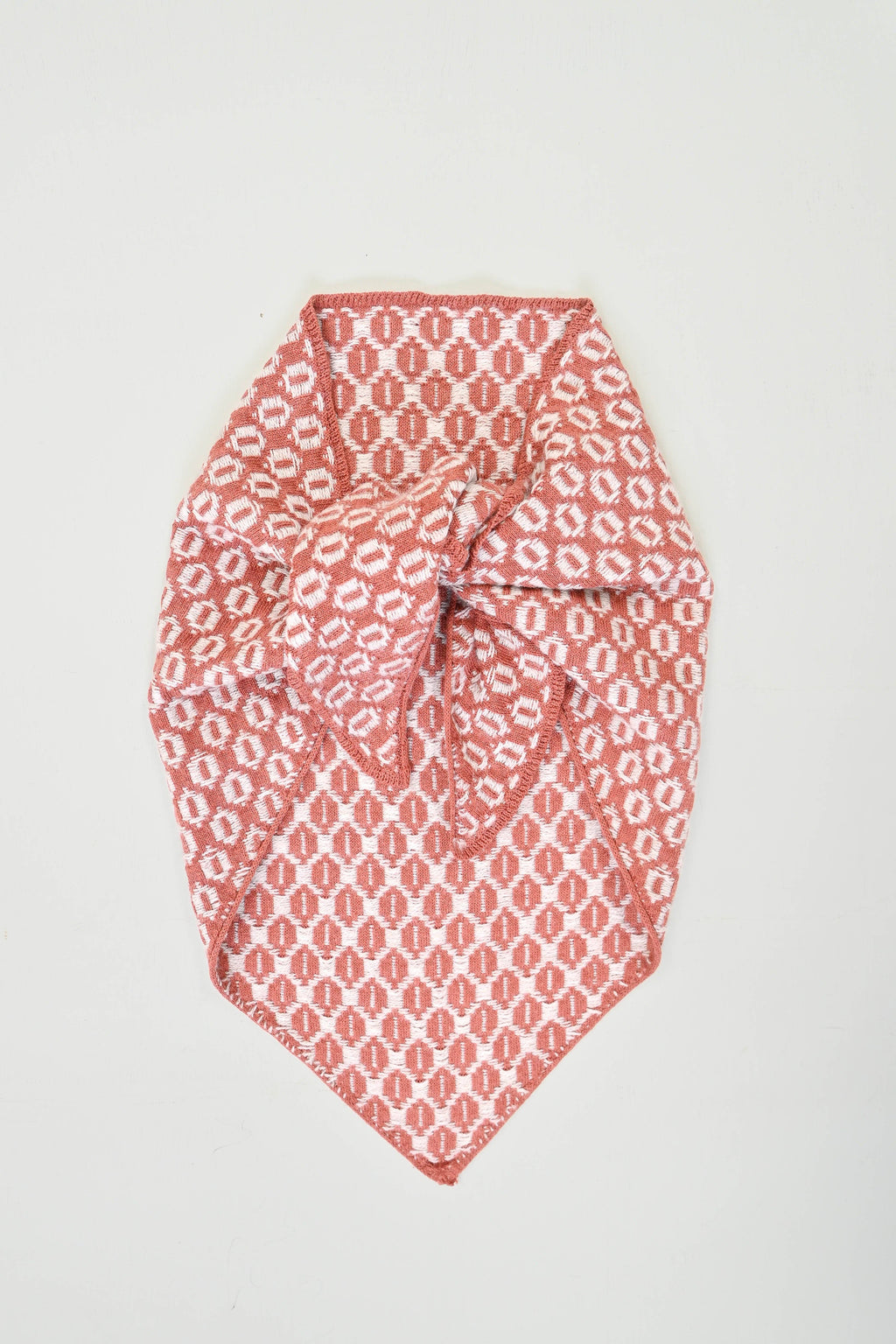 Orton Trekantskjerf i Bomull, Lin og Merinoull fra OUBAS – farge Washed Henna/Oatmeal