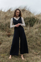 Mori Buksedress i Merinoull fra OUBAS – farge Deep Indigo