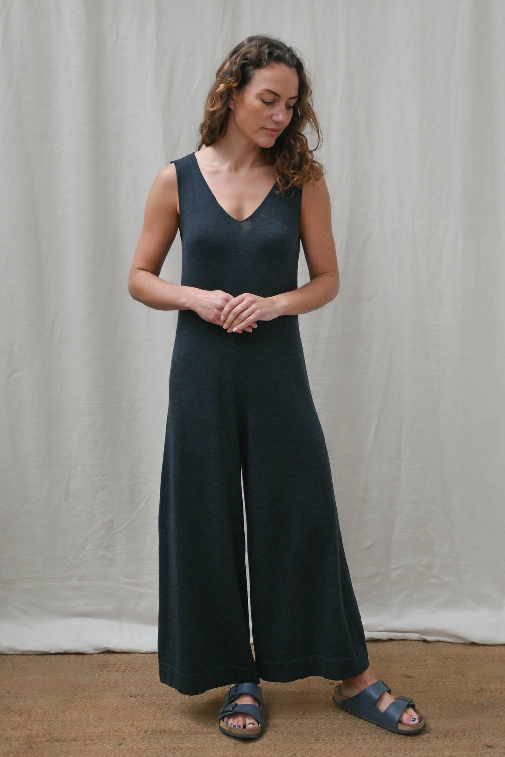 Mori Buksedress i Merinoull fra OUBAS – farge Deep Indigo