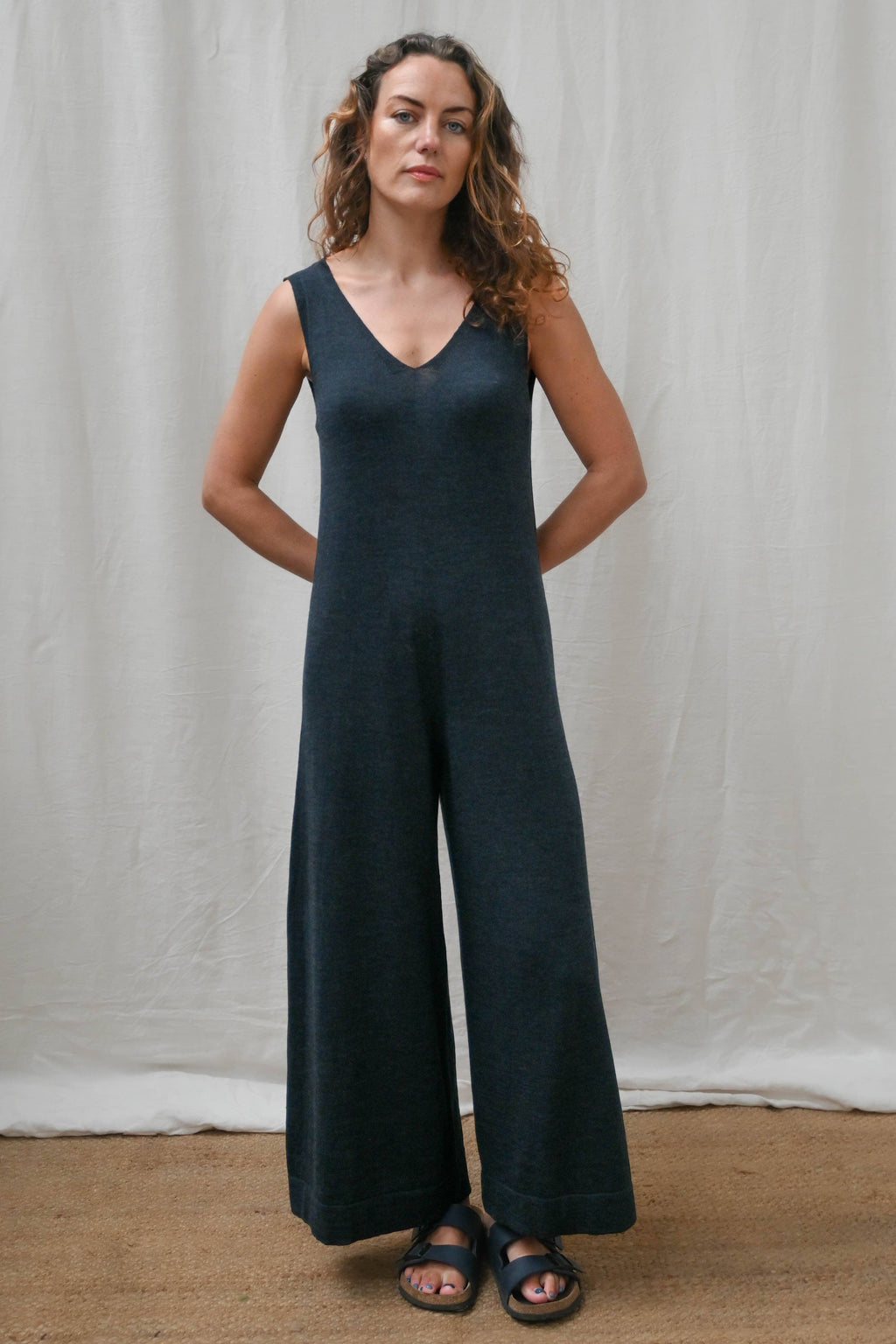 Mori Buksedress i Merinoull fra OUBAS – farge Deep Indigo