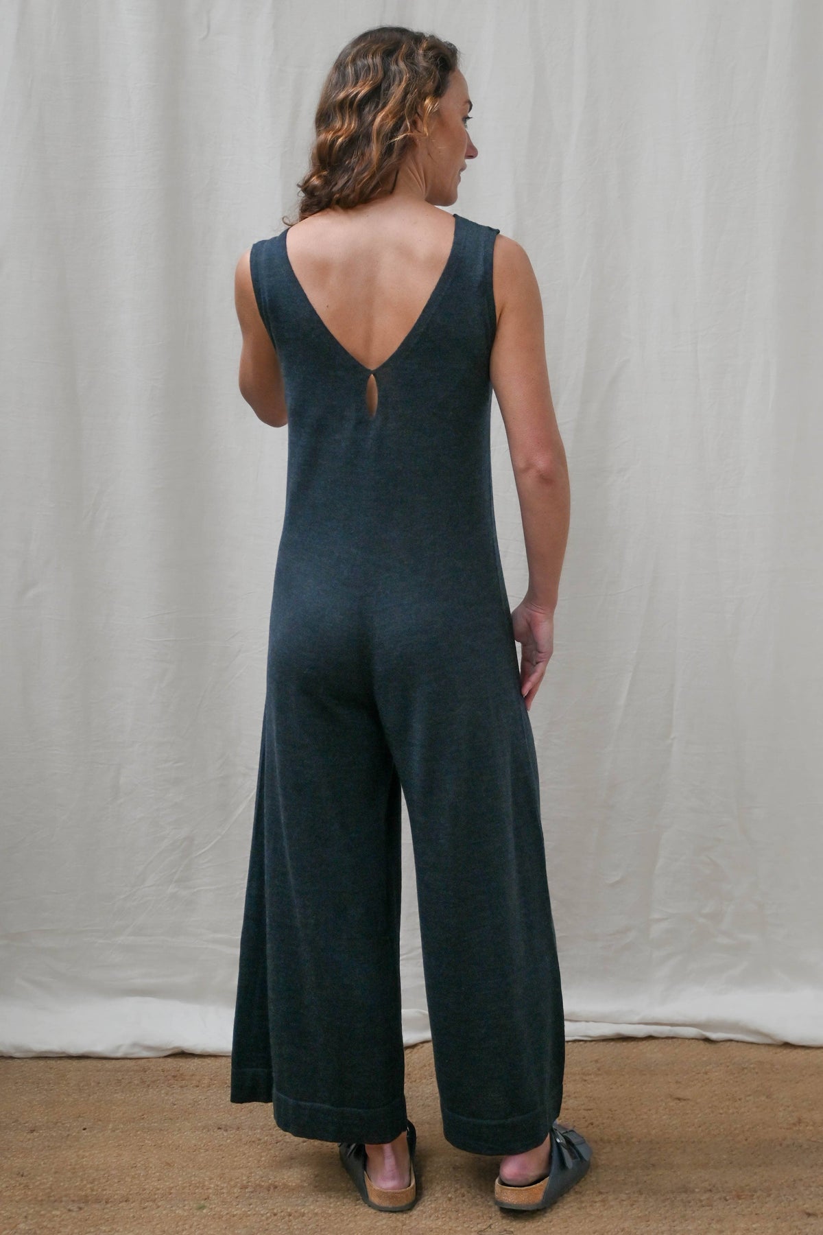 Mori Buksedress i Merinoull fra OUBAS – farge Deep Indigo