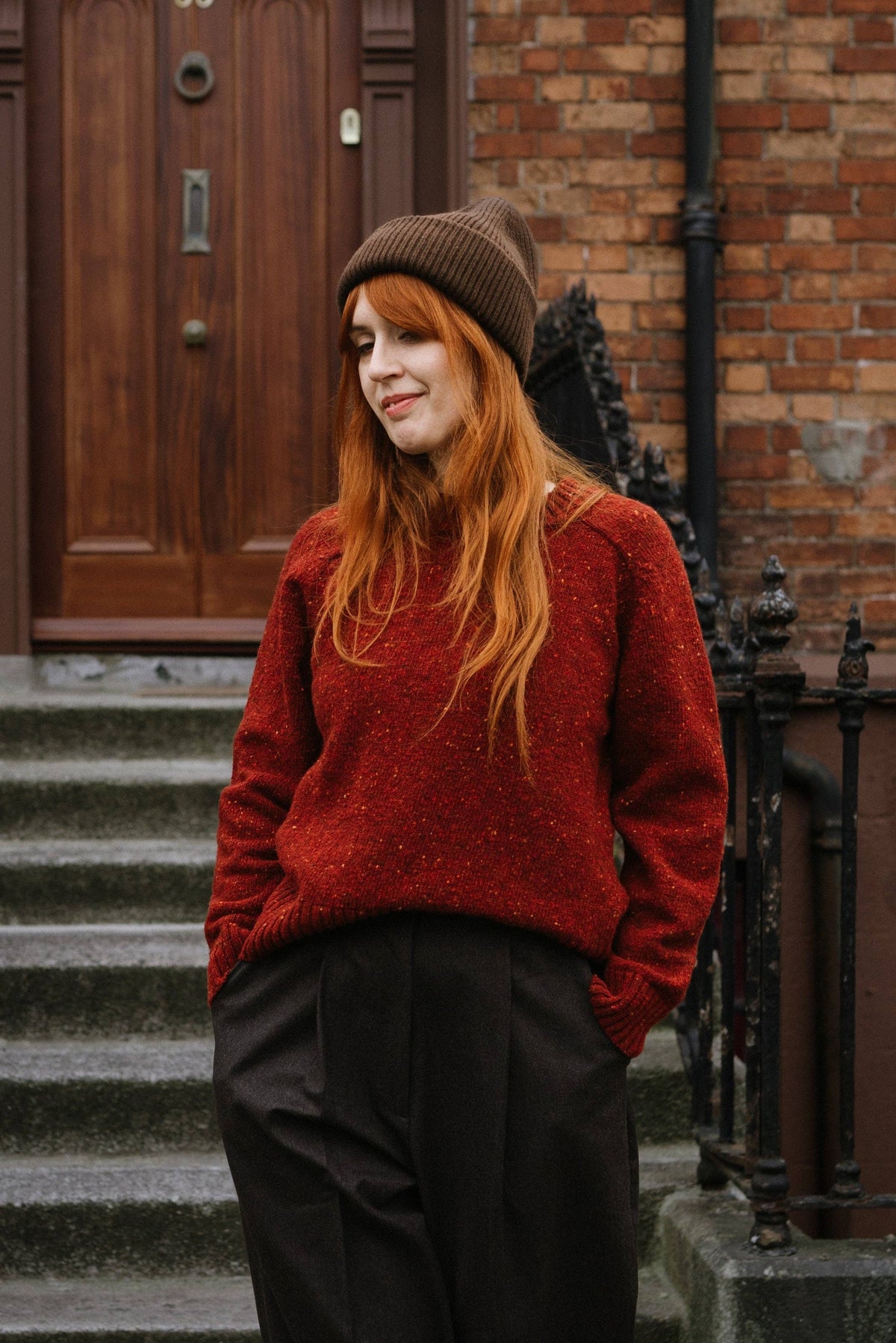 Donegal Genser i Merinoull fra OUBAS – farge Brick Red