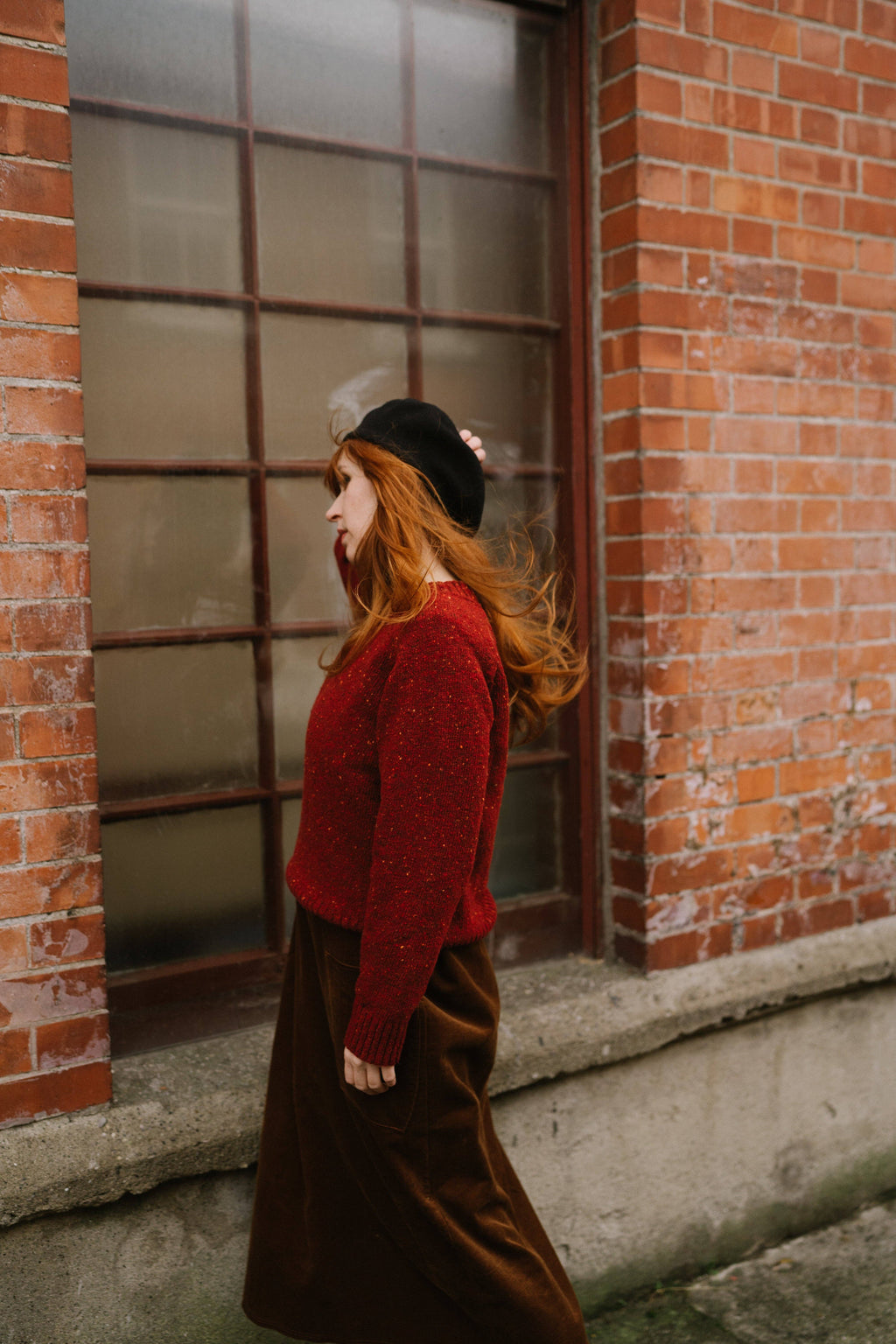 Donegal Genser i Merinoull fra OUBAS – farge Brick Red