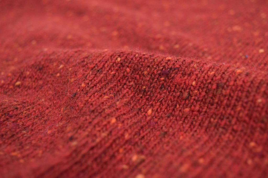 Donegal Genser i Merinoull fra OUBAS – farge Brick Red