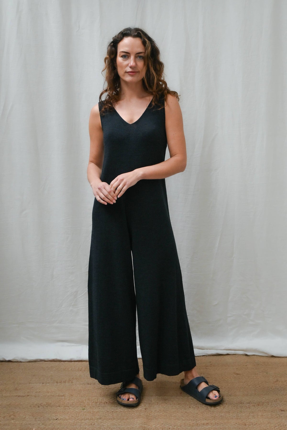 Mori Buksedress i Merinoull fra OUBAS – farge Charcoal