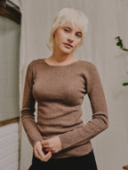 tricot De Peau Topp i Fin Merinoull fra OUBAS – farge Mushroom