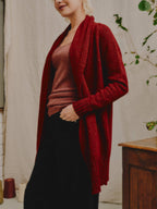 Kent Cardigan i Donegal Merinoull fra OUBAS – farge Brick Red