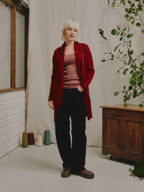Kent Cardigan i Donegal Merinoull fra OUBAS – farge Brick Red