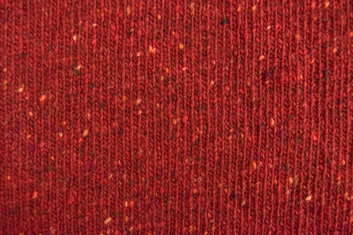 Kent Cardigan i Donegal Merinoull fra OUBAS – farge Brick Red