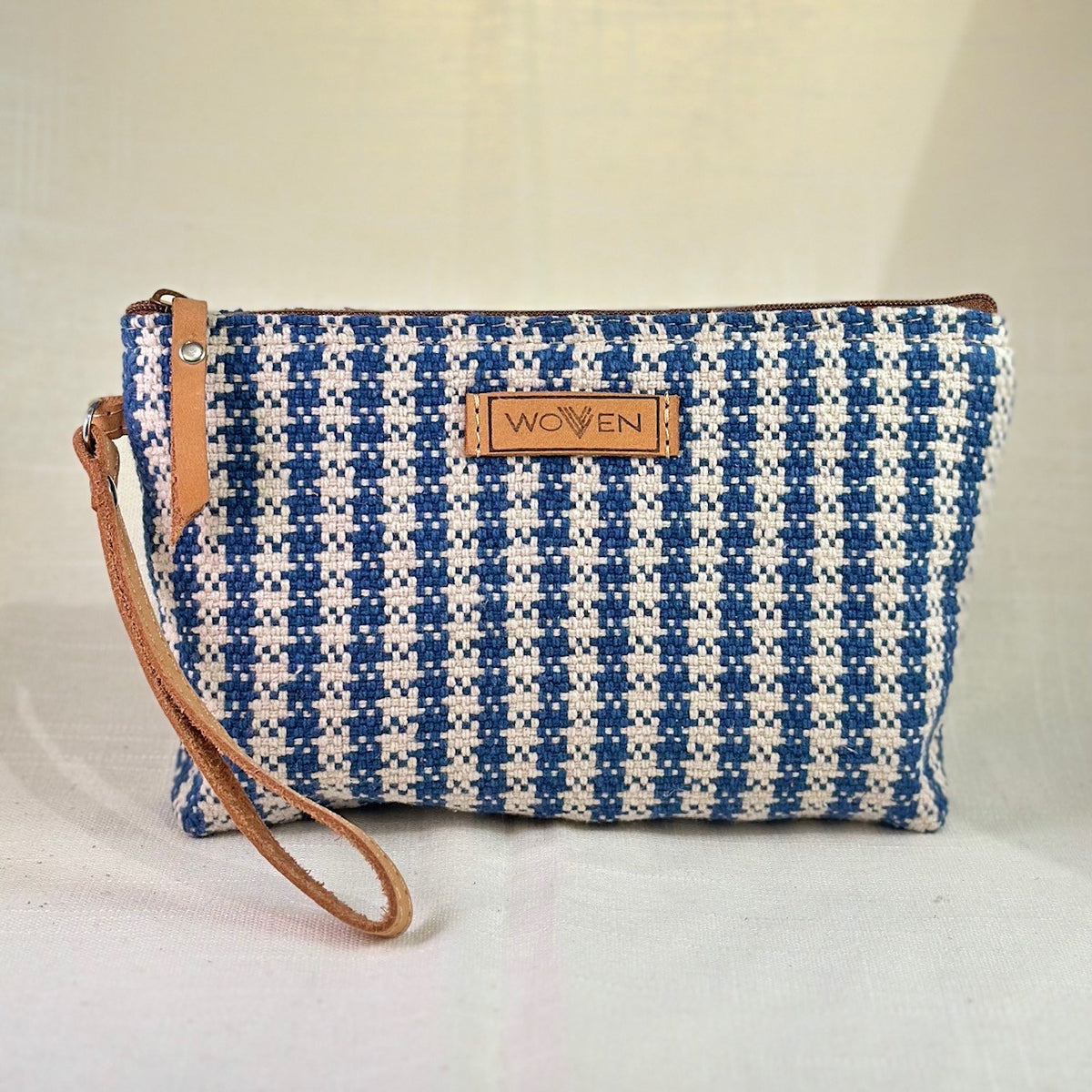 Woven Clutch – håndvevd veskemappe – Blå & Hvit hundetann