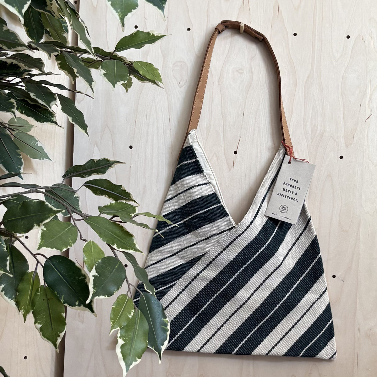 Woven Konvoluttveske – Brede striper Grønn