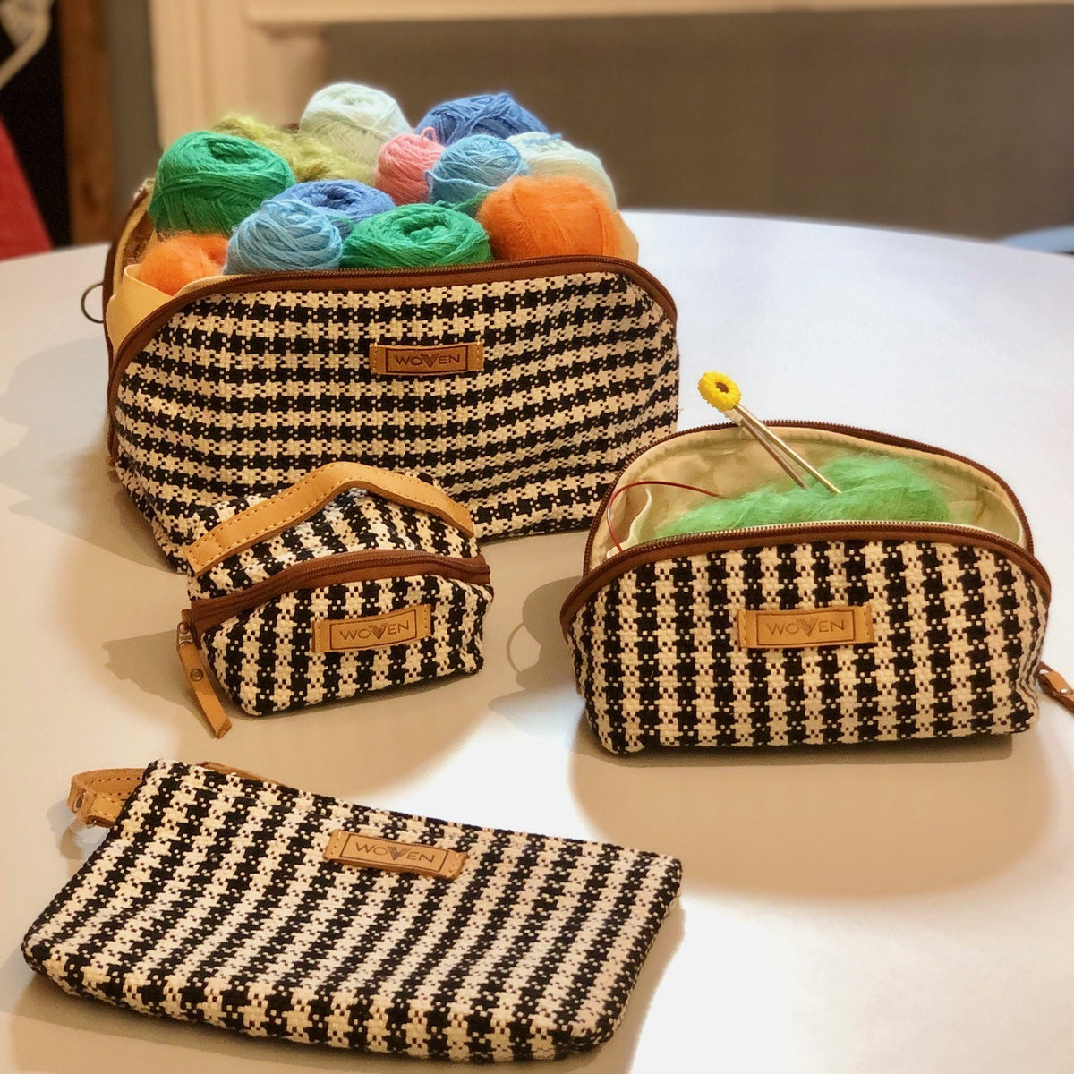 Woven Smartboks liten – Sort & hvit hundetann