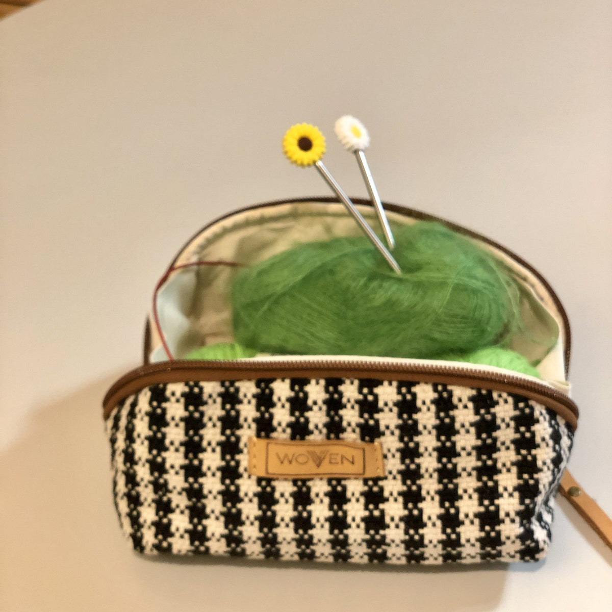 Woven Smartboks medium – Sort & Hvit hundetann